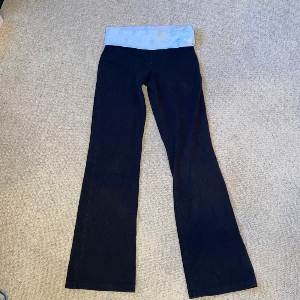 Wide leg Victoria’s Secret Pink yoga leggings with skull waistband